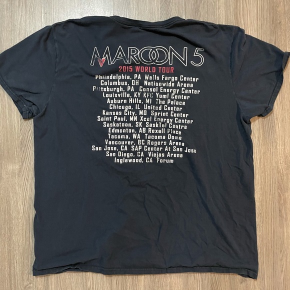 2015 Maroon 5 Concert Shirt - Picture 3 of 3